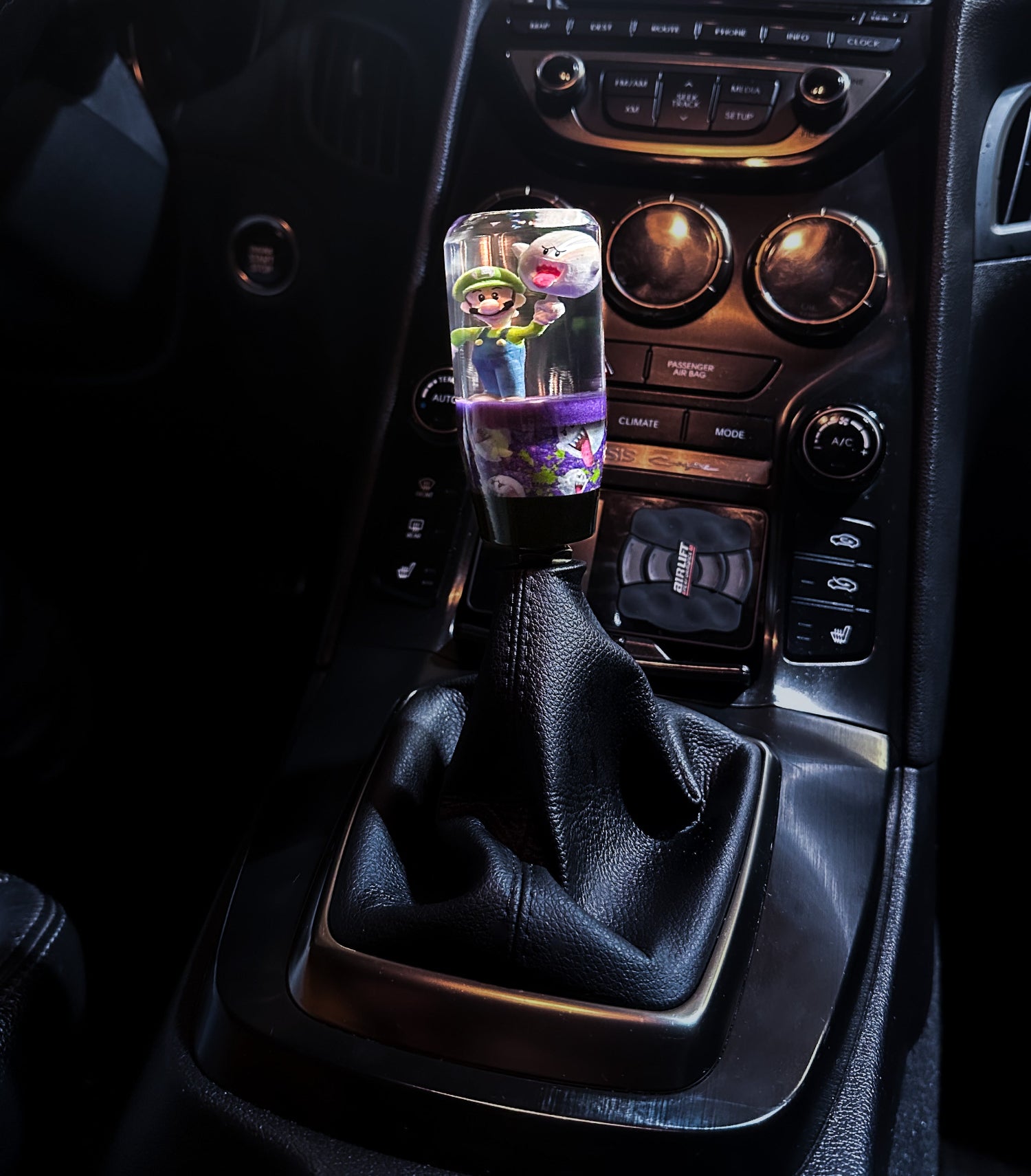Luigi & Boo shift knob – custom Mario Kart car accessory. Weighted resin gear knob for smooth shifting, universal fit, and standout Nintendo style.