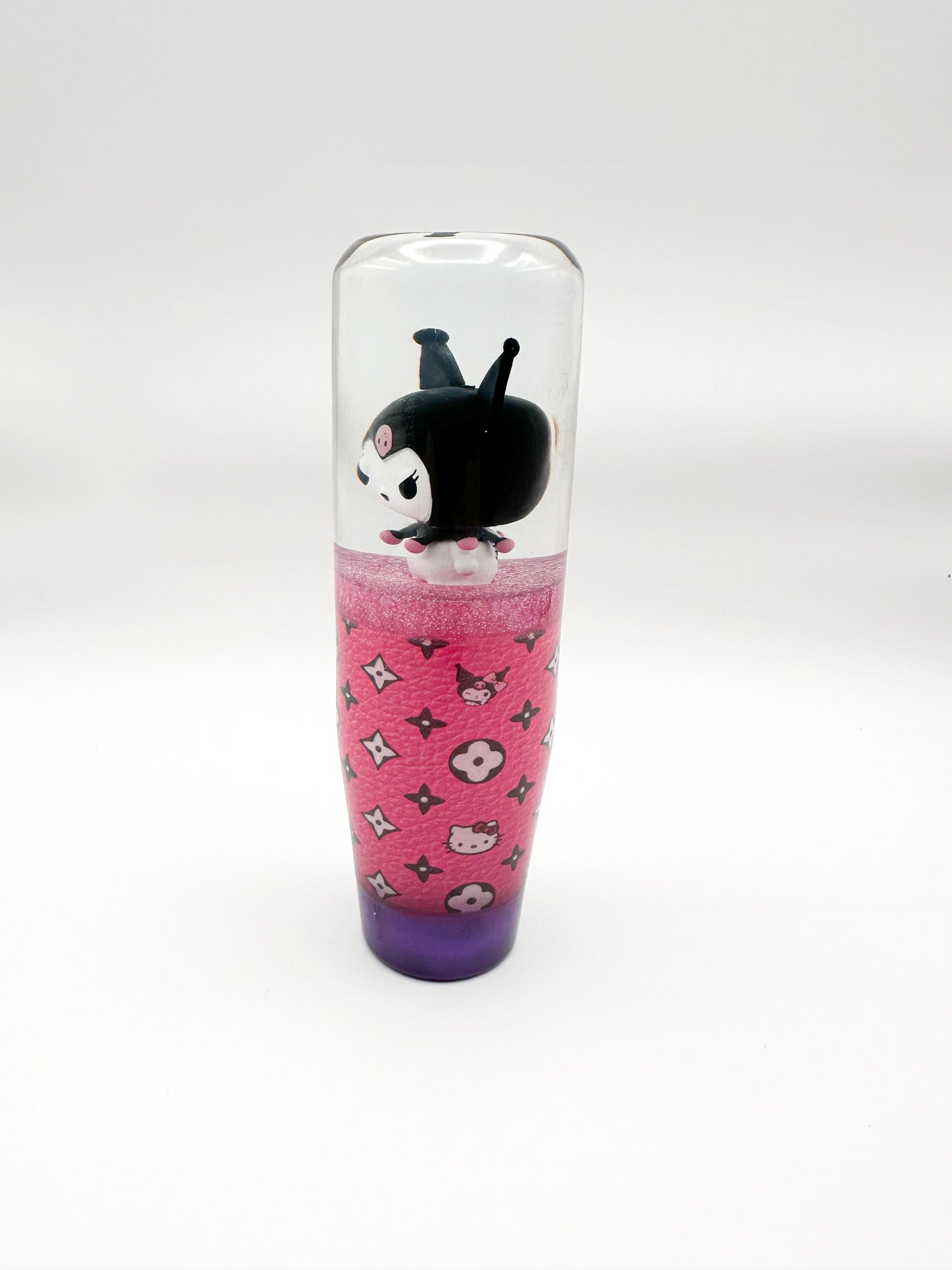 
Upgrade your car interior with the Kuromi x Hello Kitty resin shift knob. Lightweight, durable, and compatible with most manual and automatic transmissions. Perfect for Sanrio fans and car enthusiasts!